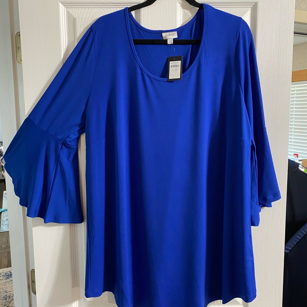 Avenue NWT women’s plus size 22/24 bell sleeve blouse blue